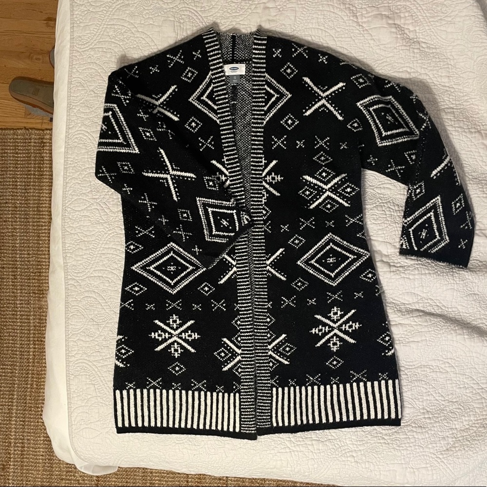 Black and White Patterned long sweater
